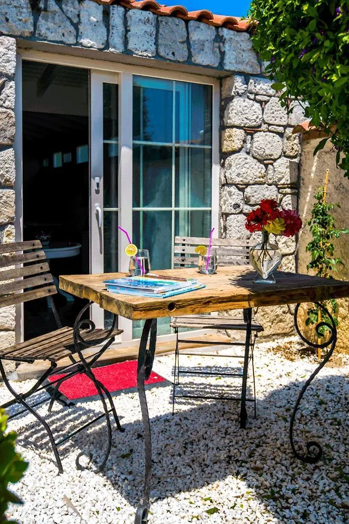 Alacati Sultan Konak Butik Otel ℳℛ Luxury Concept בית הארחה
